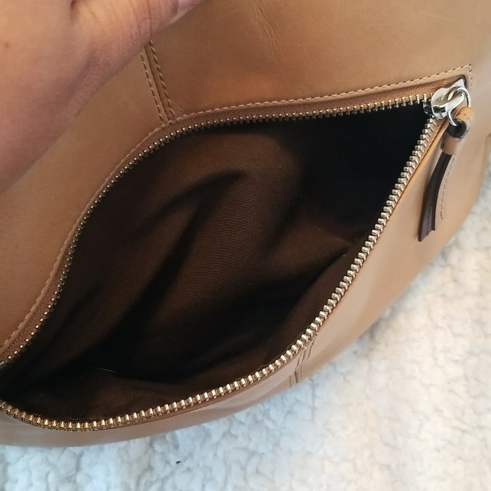 Vintage Coach Legacy Duffle/Shoulder Bag in Light Tan Leather – Style #F15170